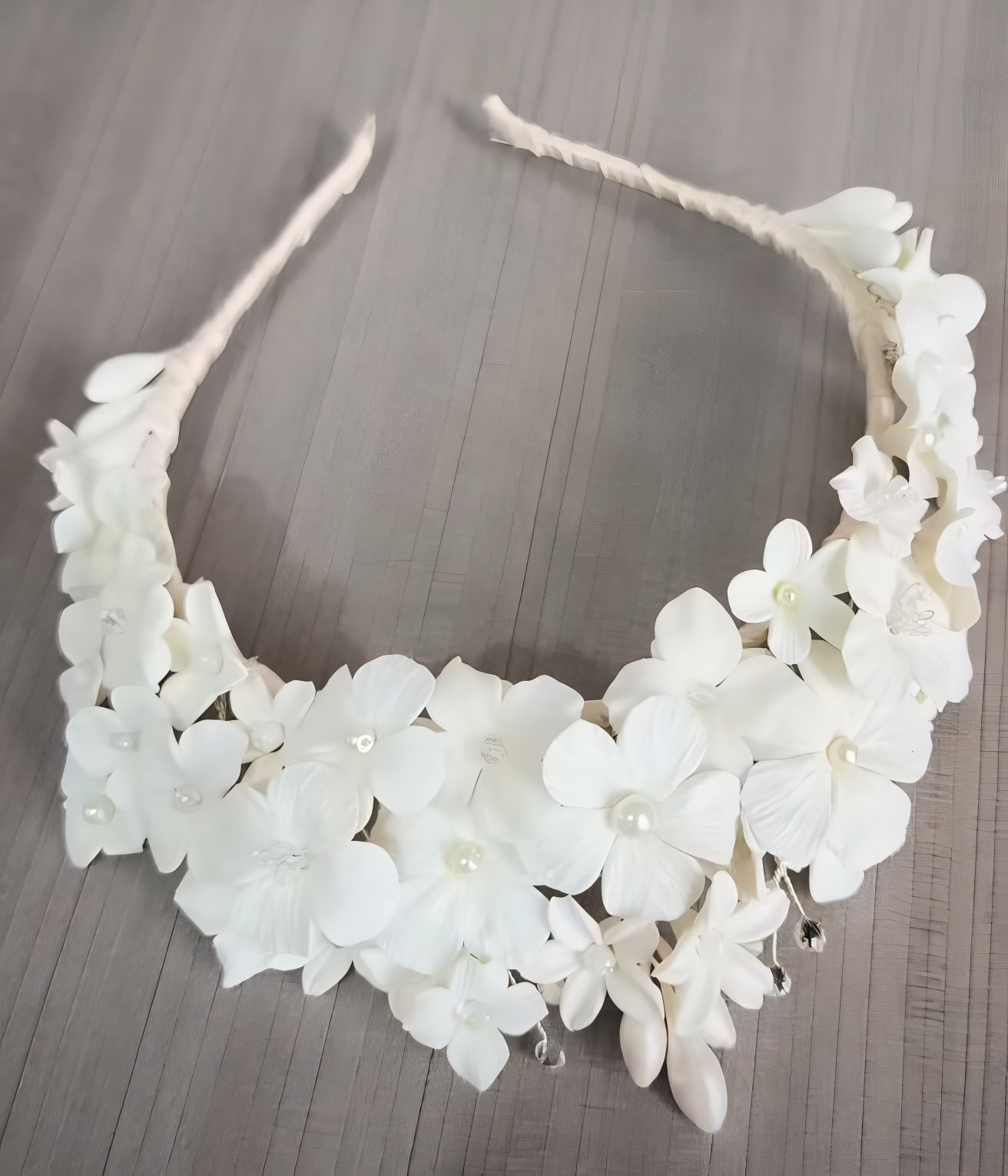 Tiara en Flores de Porcelana