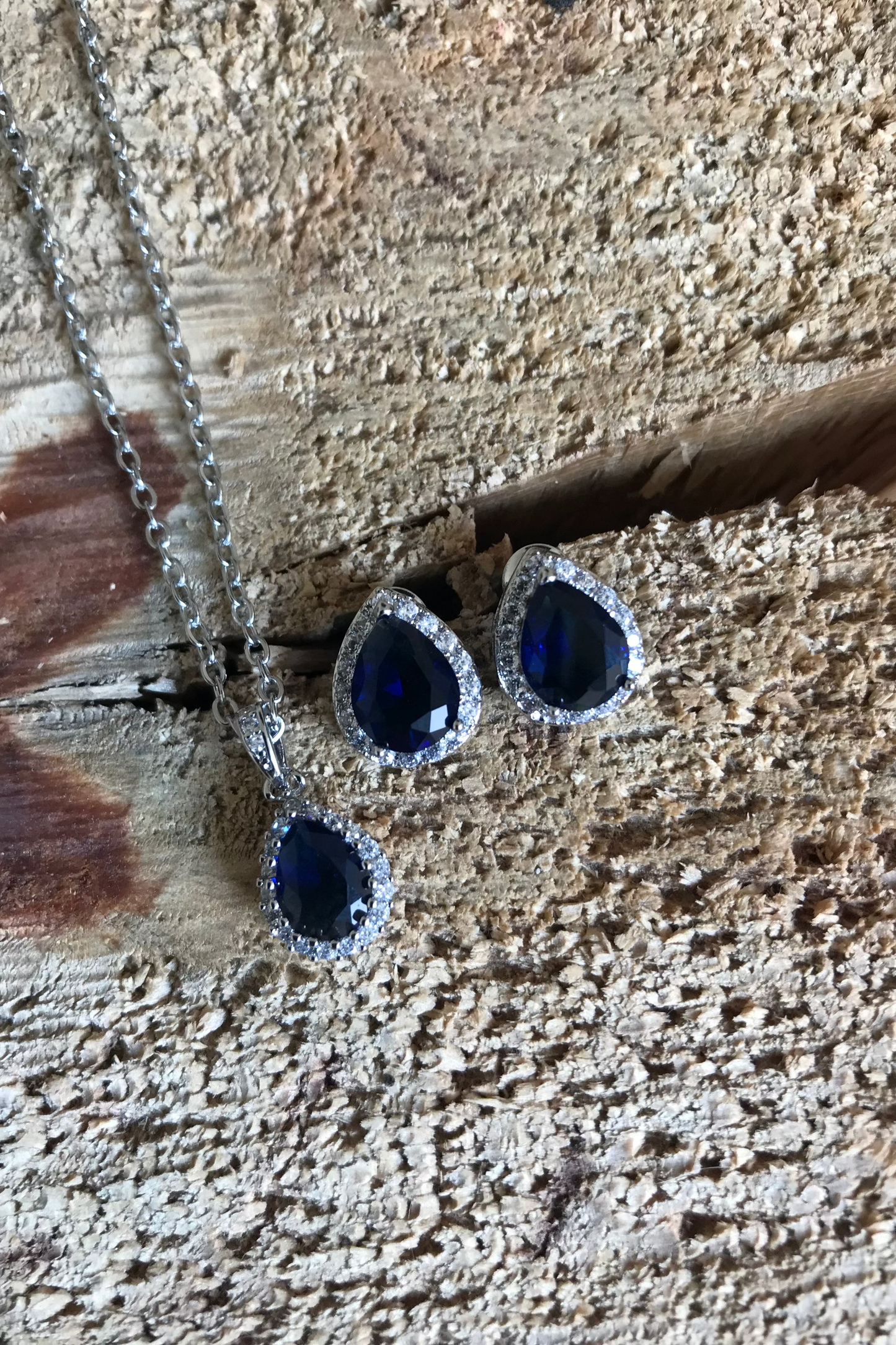 Set de Aretes Clarissa y Collar Deimar