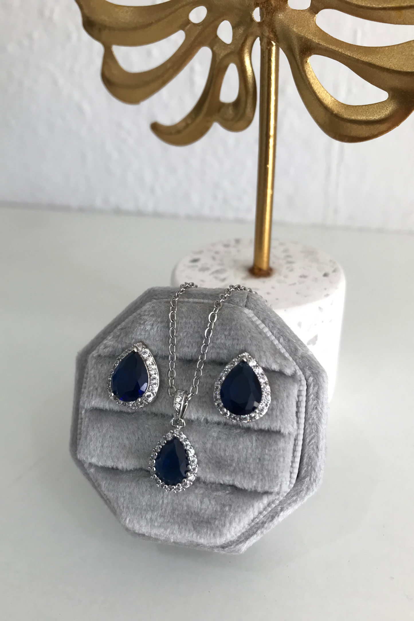 Set de Aretes Clarissa y Collar Deimar