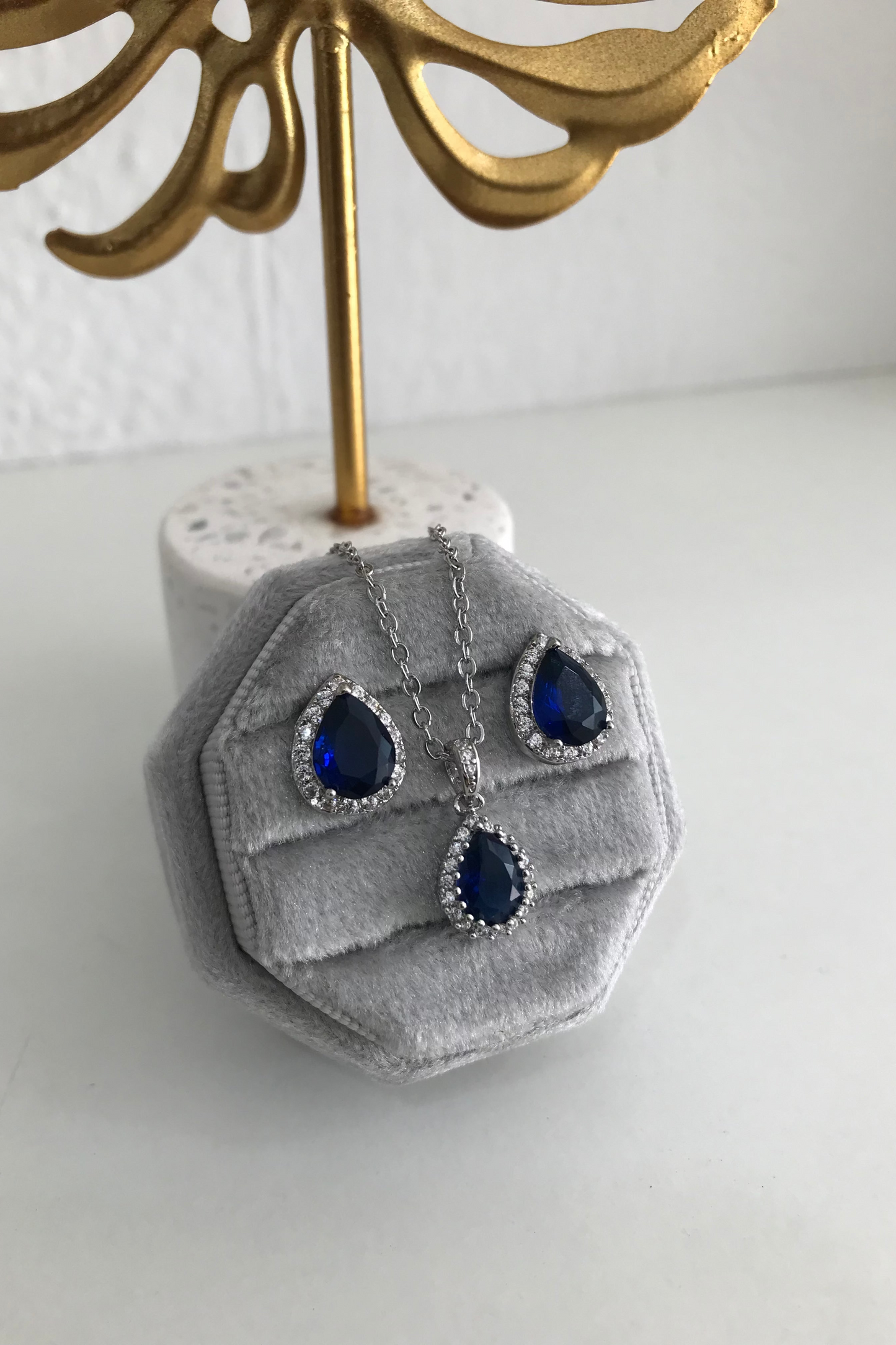 Set de Aretes Clarissa y Collar Deimar