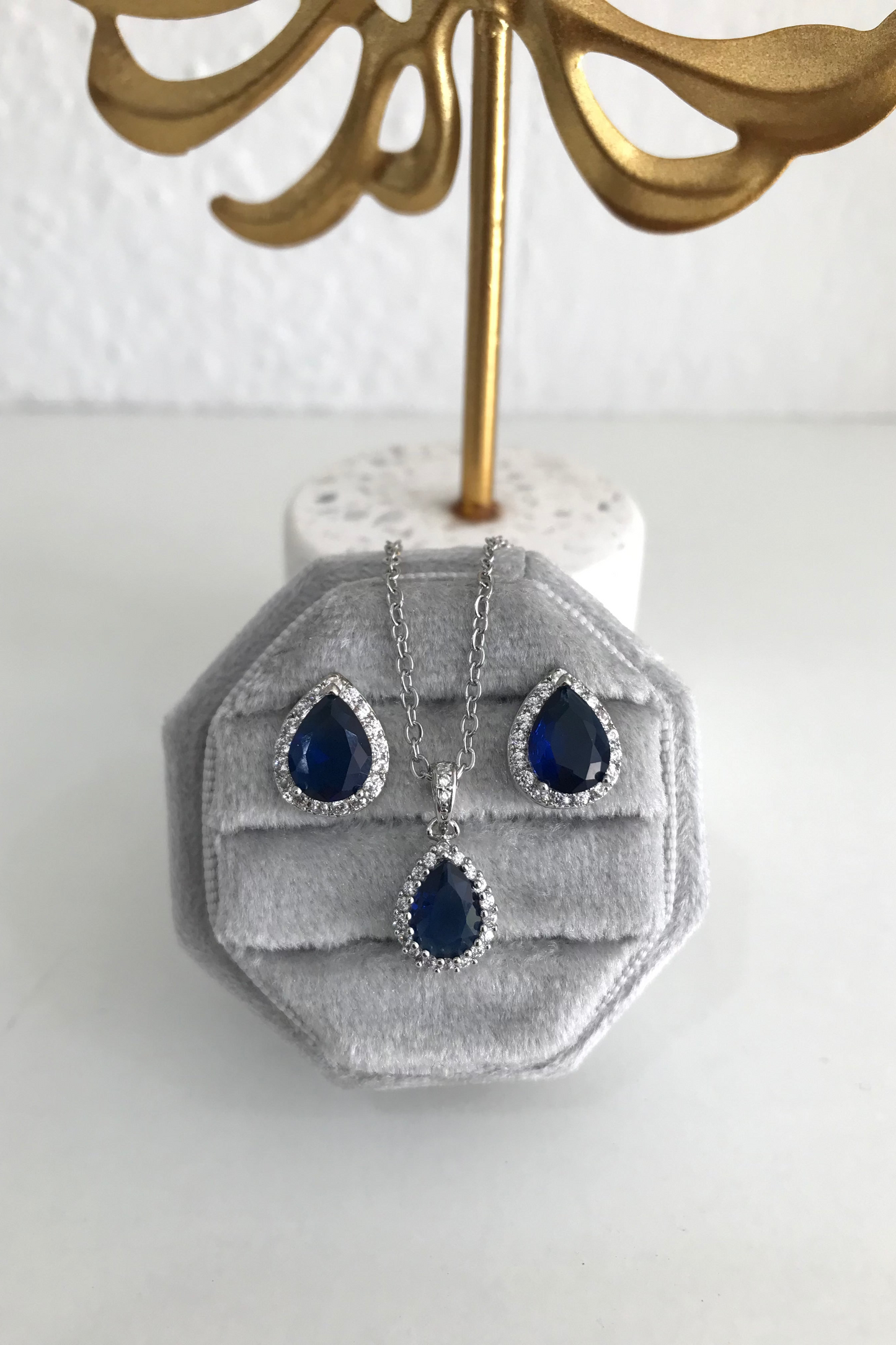 Set de Aretes Clarissa y Collar Deimar