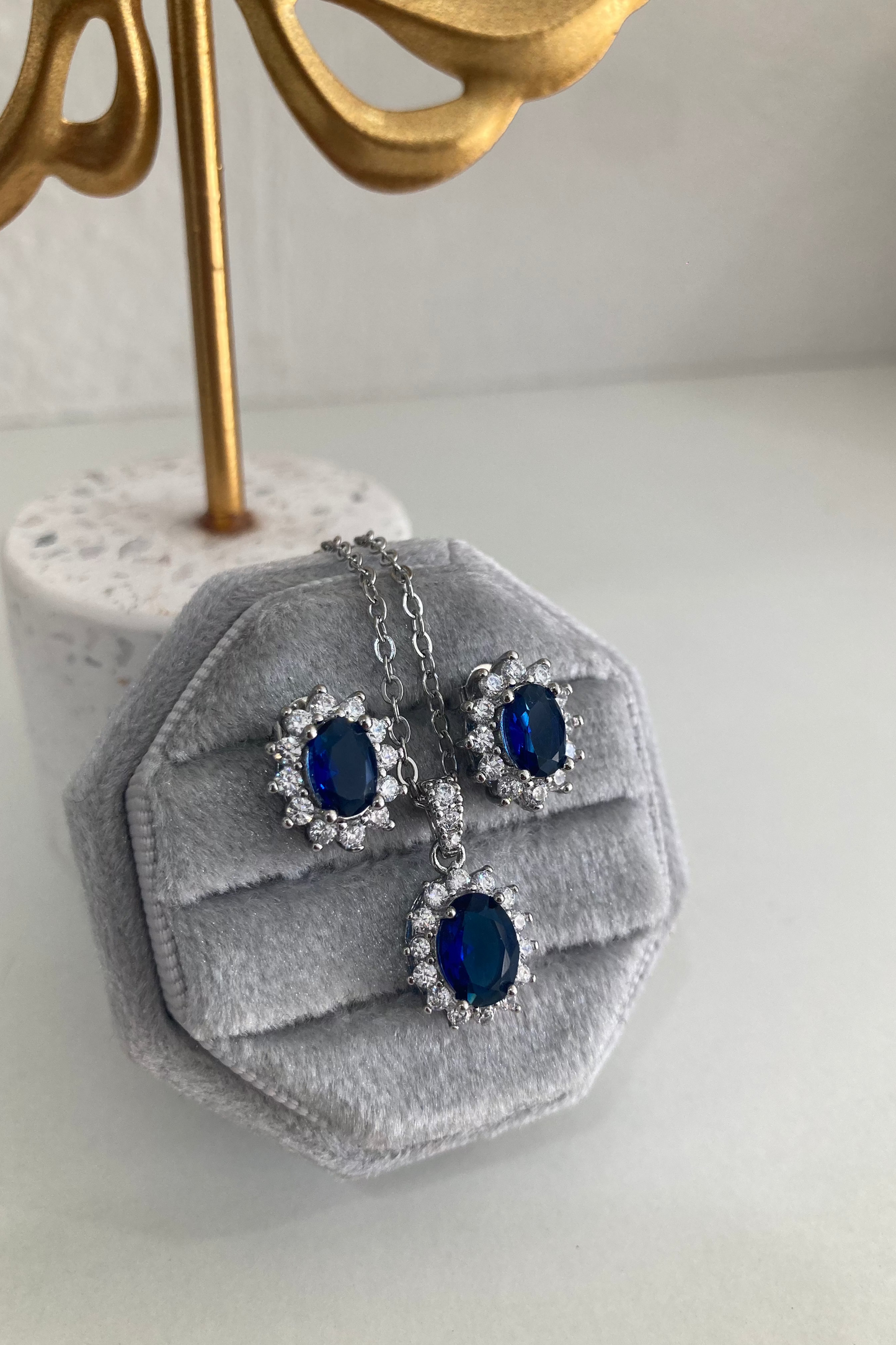 Set Aretes y Collar Bianca