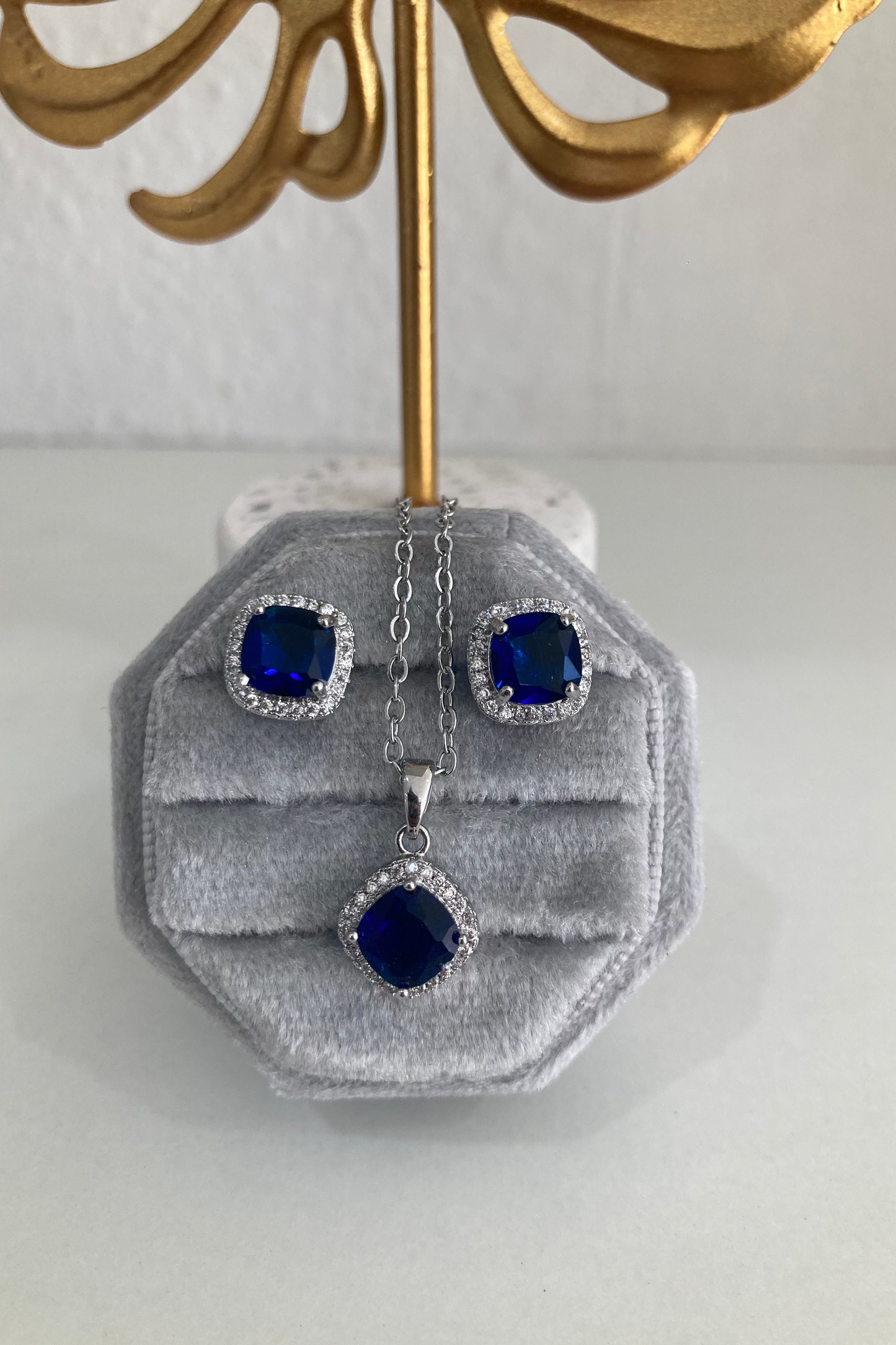 Set de Aretes Eloise y Collar Elvira