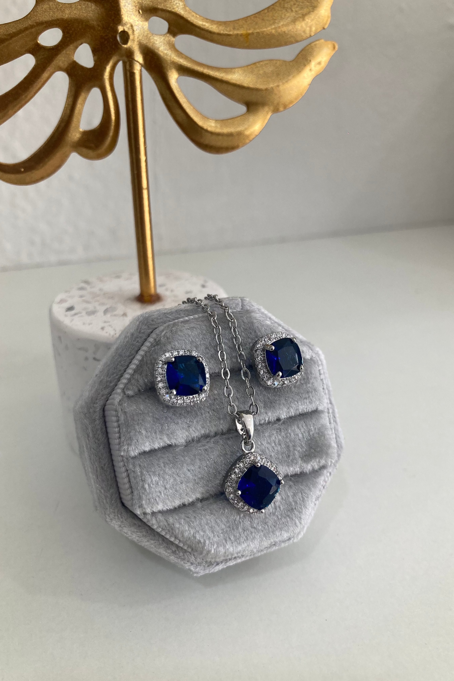 Set de Aretes Eloise y Collar Elvira