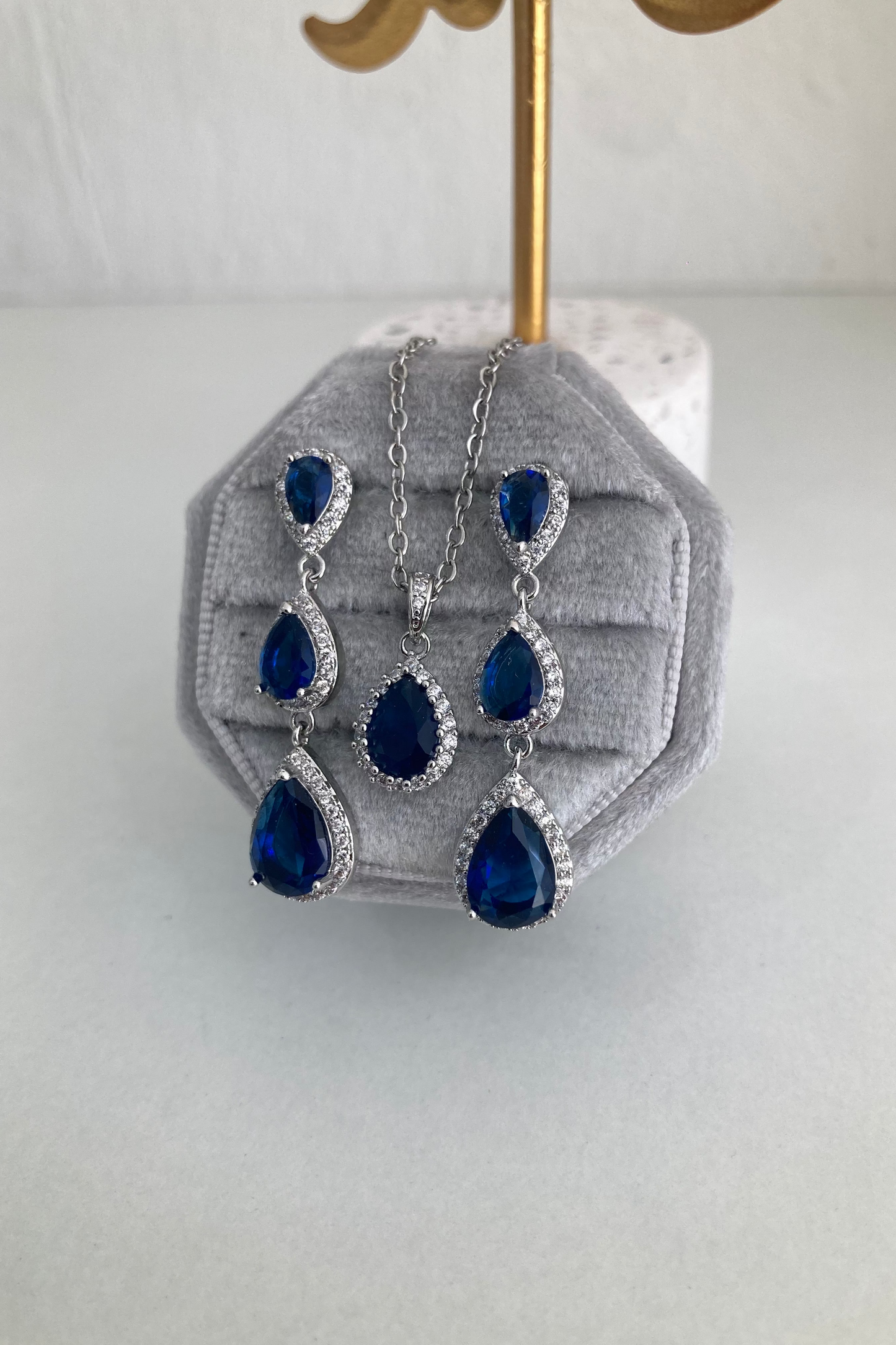 Set de Aretes Giulia y Collar Deimar