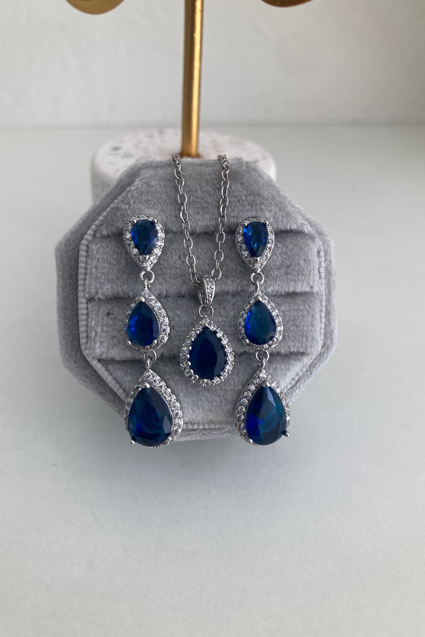 Set de Aretes Giulia y Collar Deimar