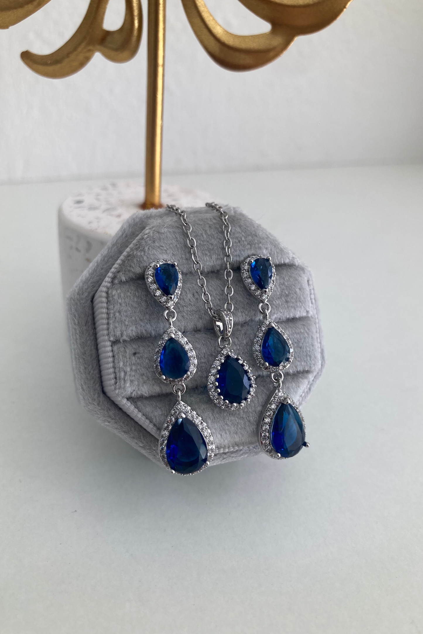 Set de Aretes Giulia y Collar Deimar