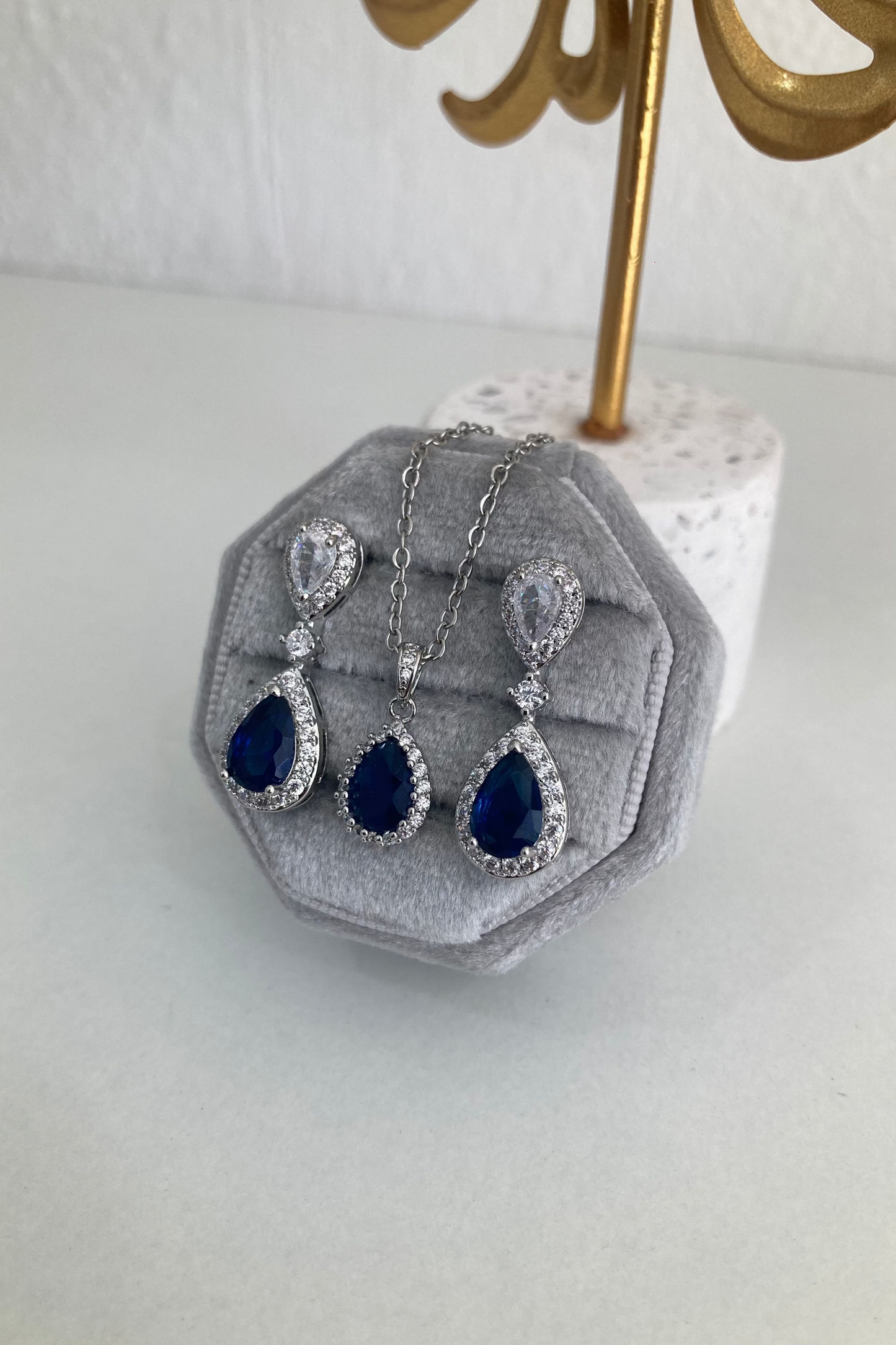 Set de Aretes Luisa y Collar Deimar