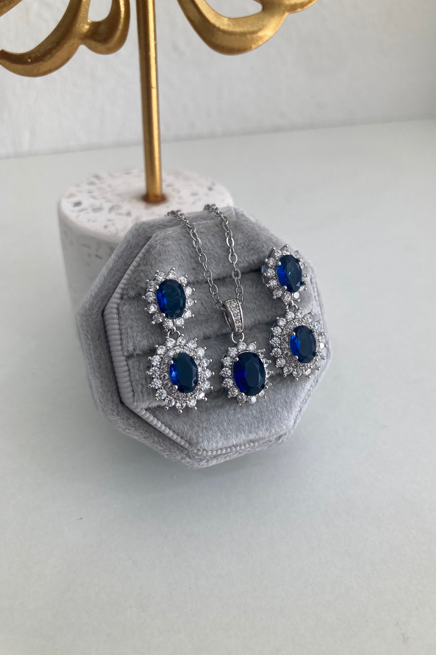 Set de Aretes Tamara y Collar Bianca