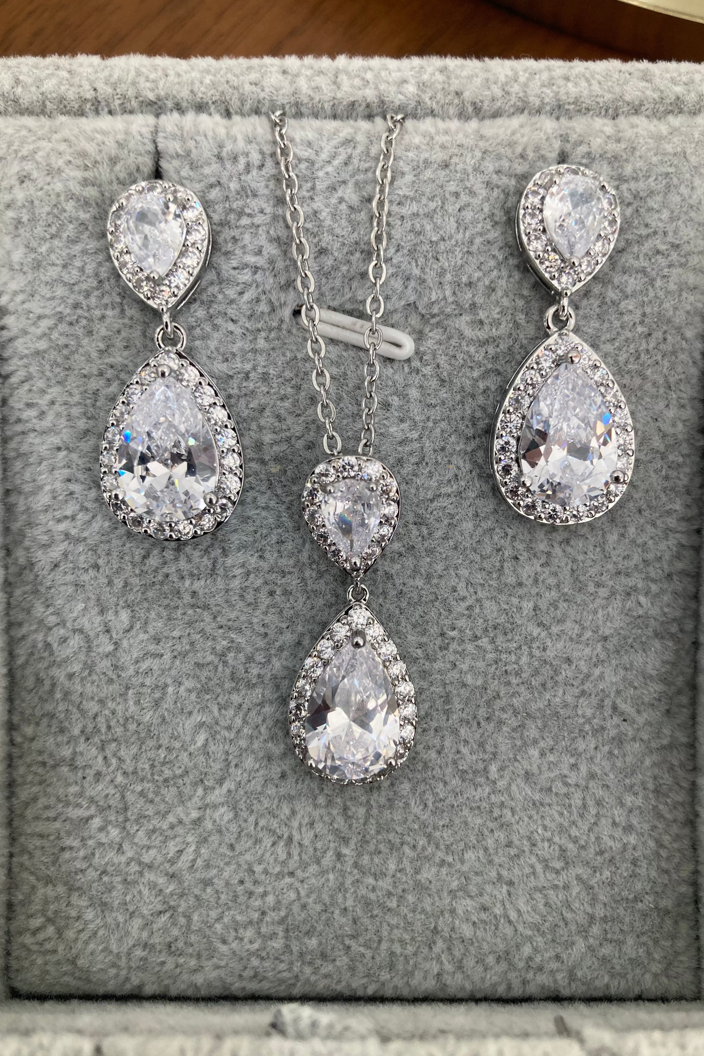 Set de Aretes y Collar Janna