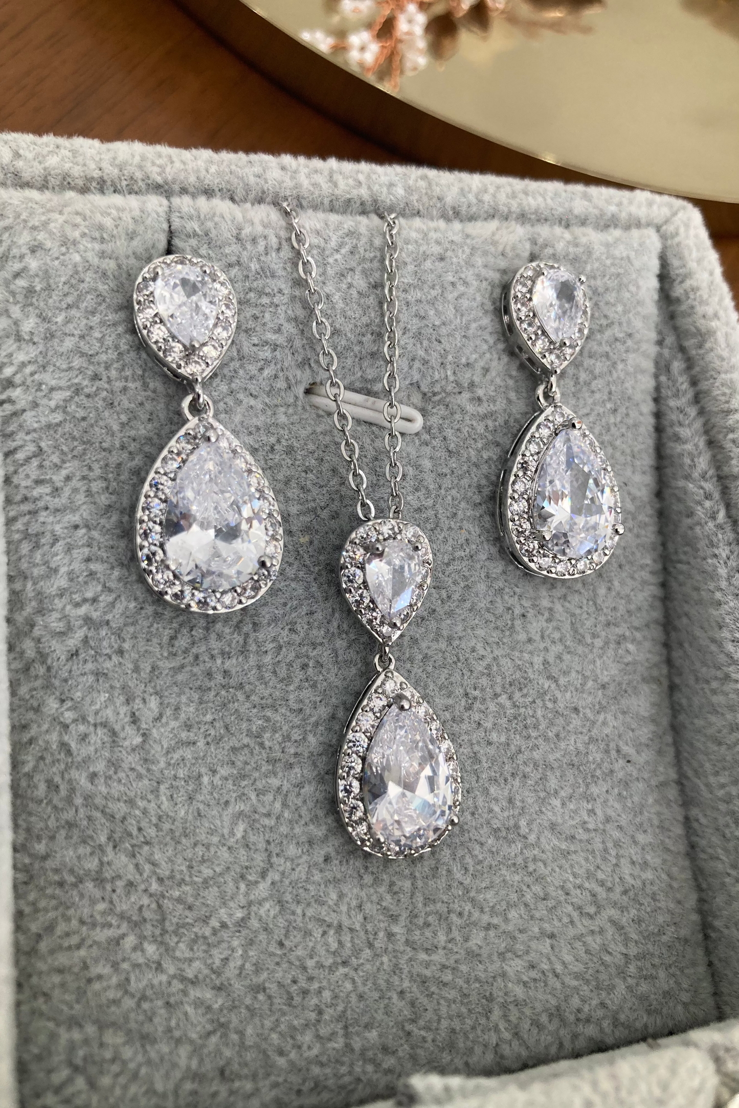 Set de Aretes y Collar Janna