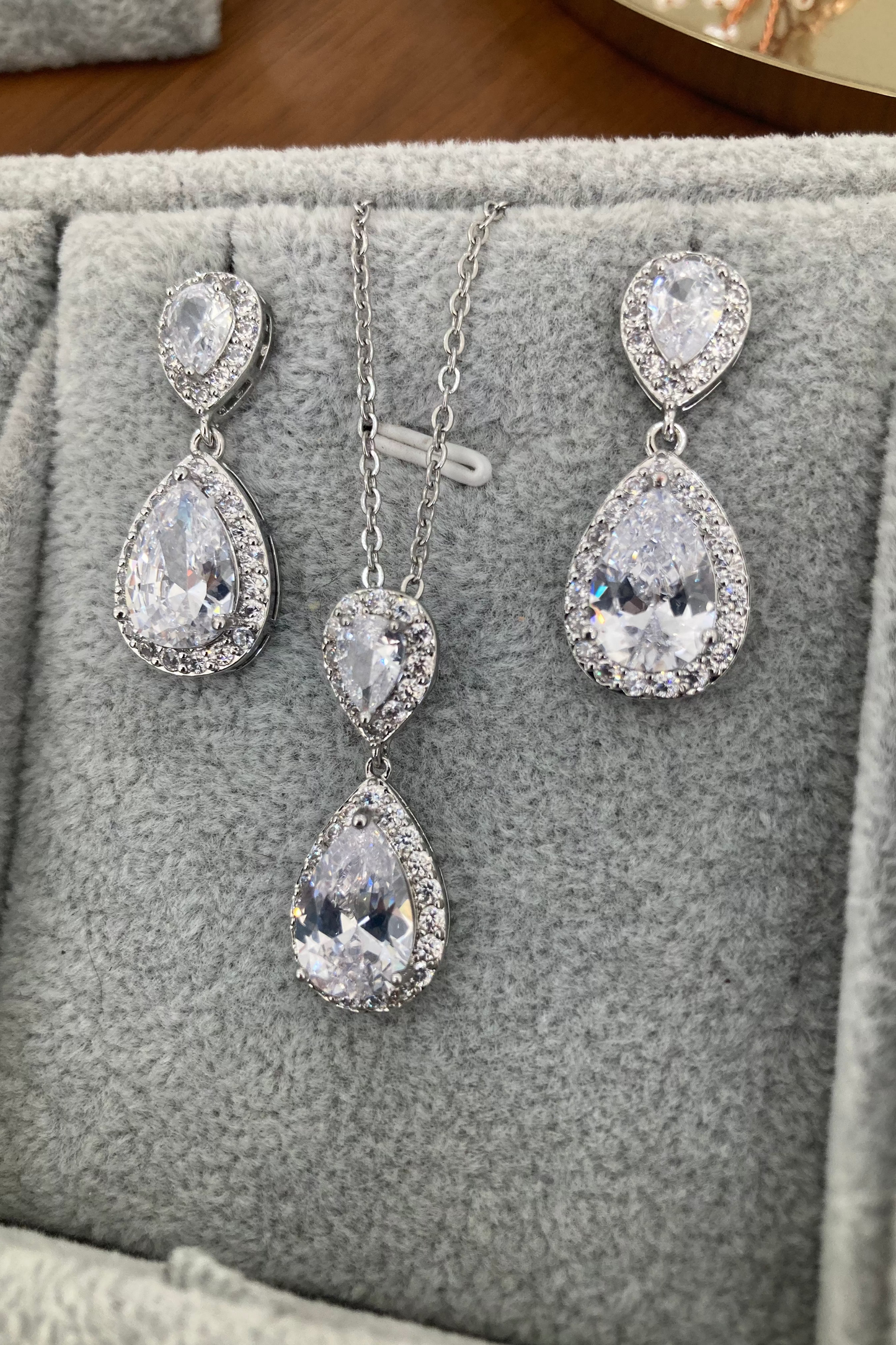 Set de Aretes y Collar Janna