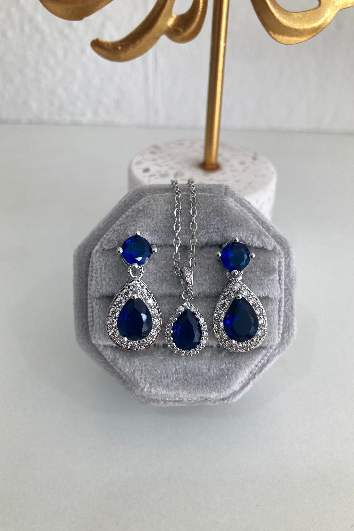 Set de Aretes Esther y Collar Deimar