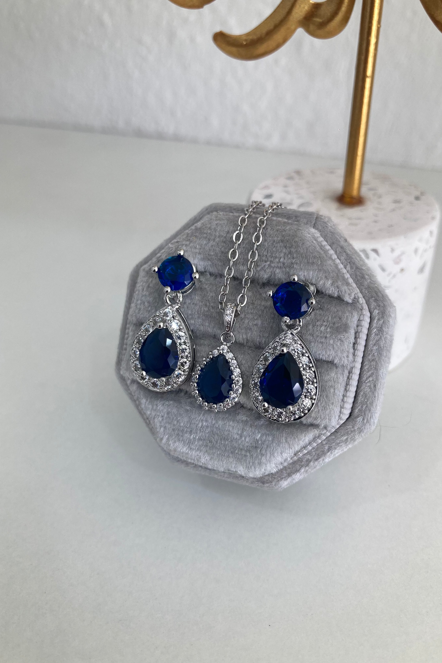 Set de Aretes Esther y Collar Deimar