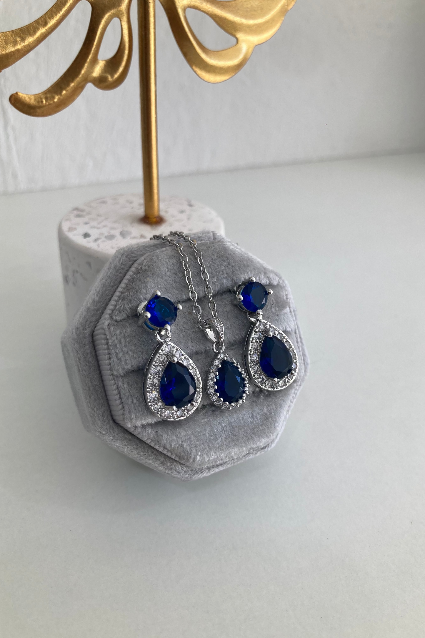 Set de Aretes Esther y Collar Deimar