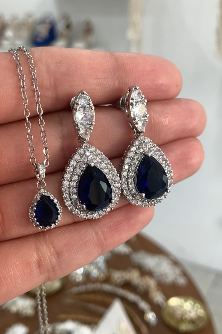 Set de Aretes Kiara y collar Deimar