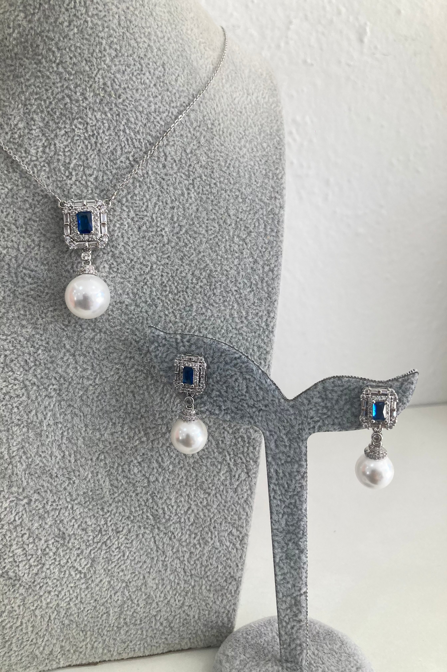 Set de Aretes y Collar Priscila