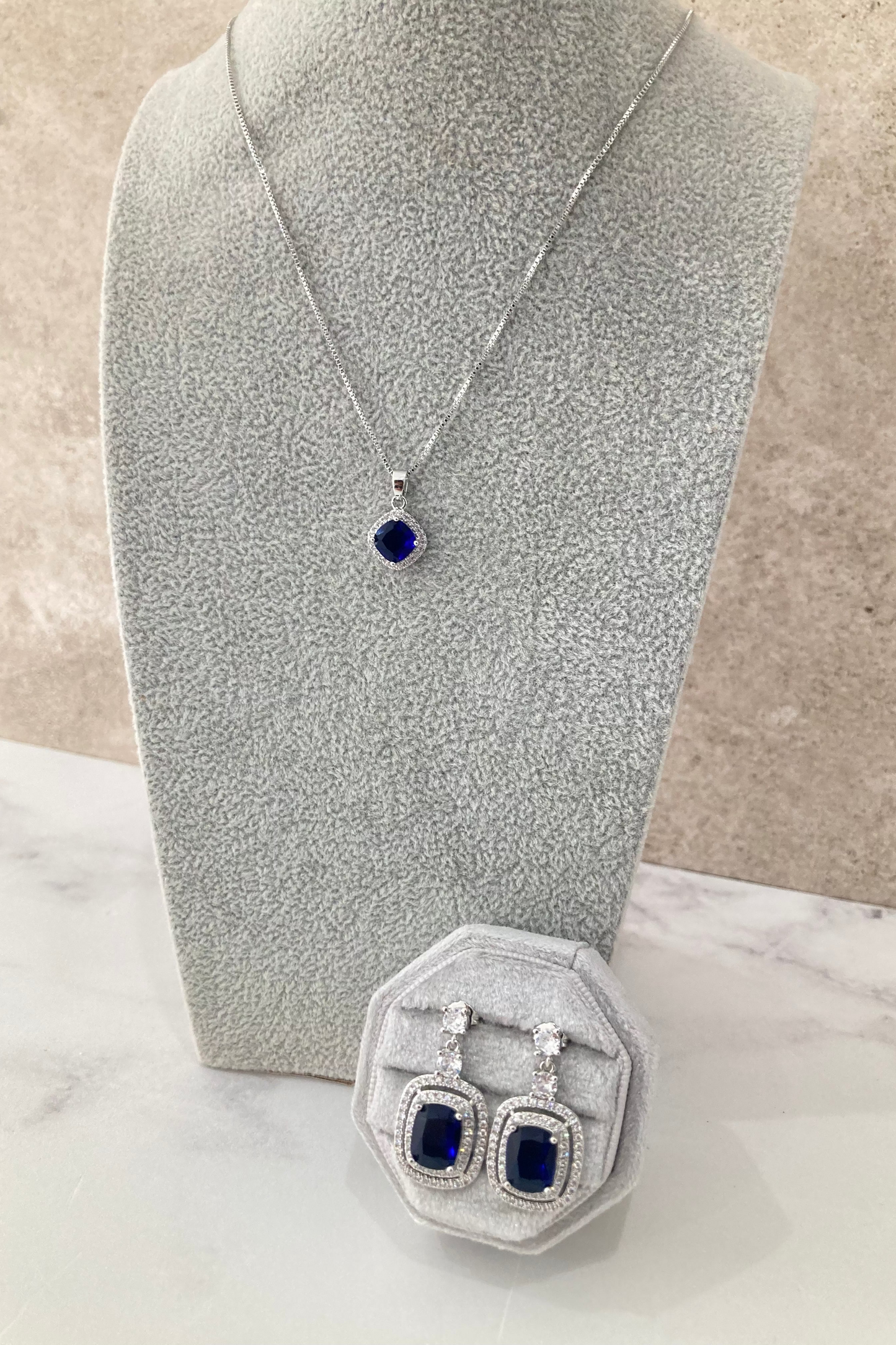 Set de Aretes Ruth y Collar Elvira