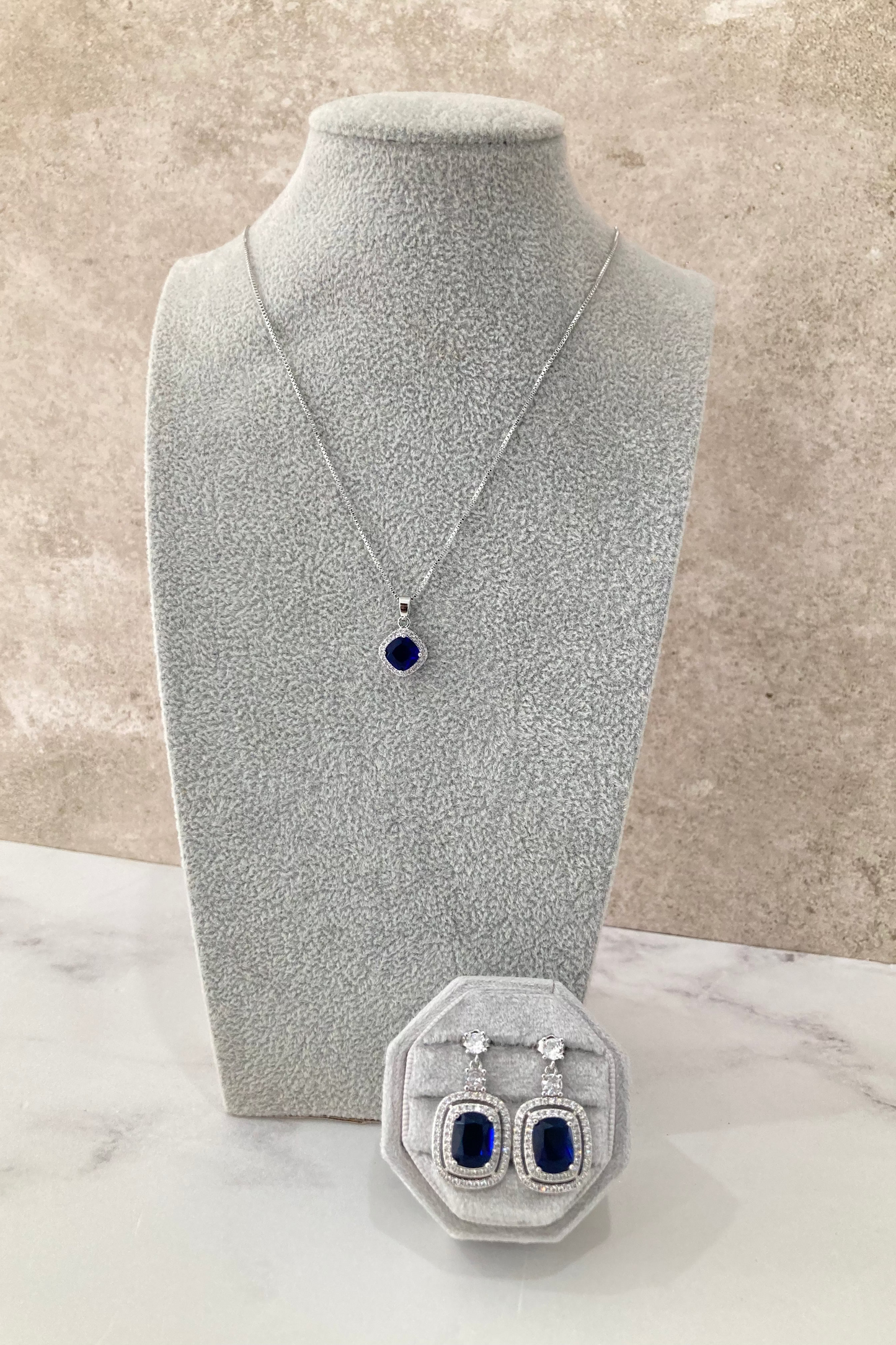 Set de Aretes Ruth y Collar Elvira