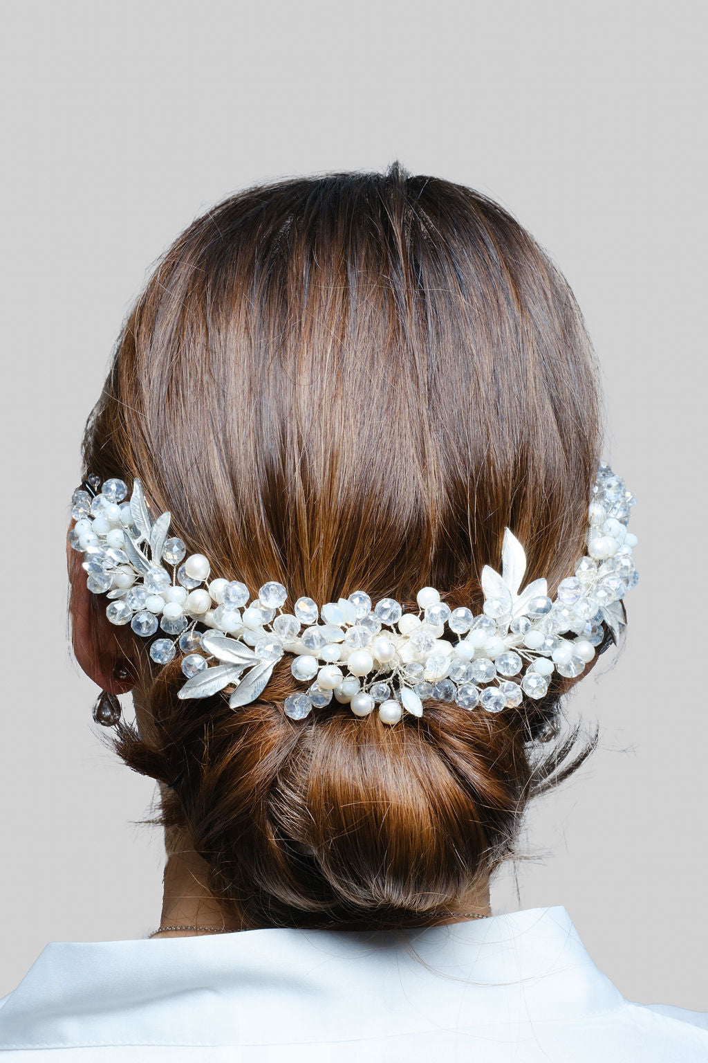 Tocado en cristales y hojas en aleación metálica